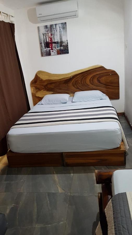 Hotel Bugabutik Puerto Viejo de Talamanca Exteriör bild