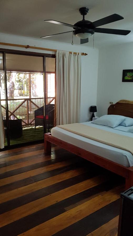 Hotel Bugabutik Puerto Viejo de Talamanca Exteriör bild