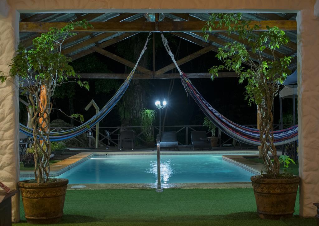 Hotel Bugabutik Puerto Viejo de Talamanca Exteriör bild